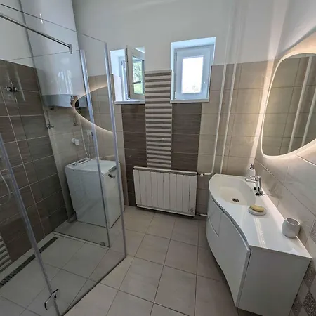 Anthony 2 By Interhome Apartmán *